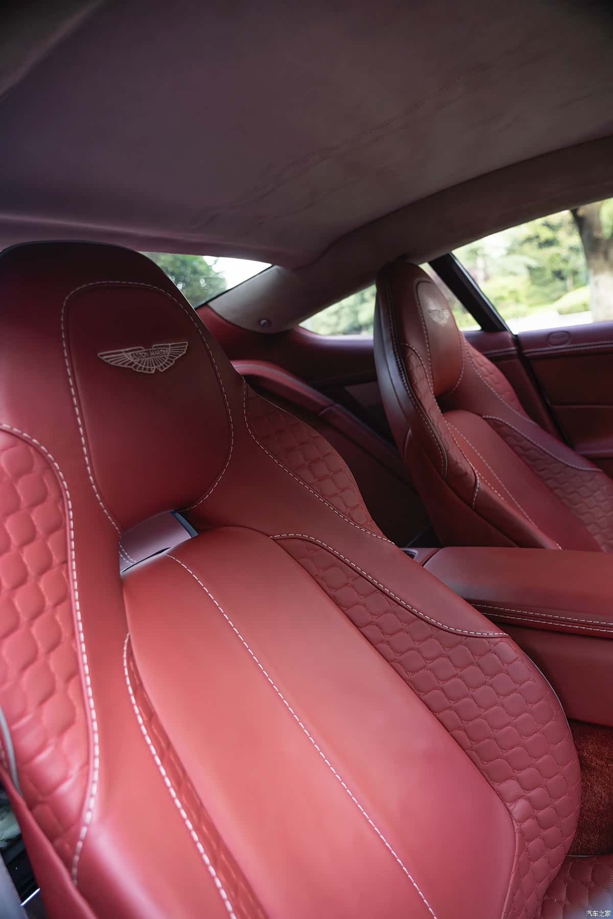 Aston Martin Vanquish, 2014 23