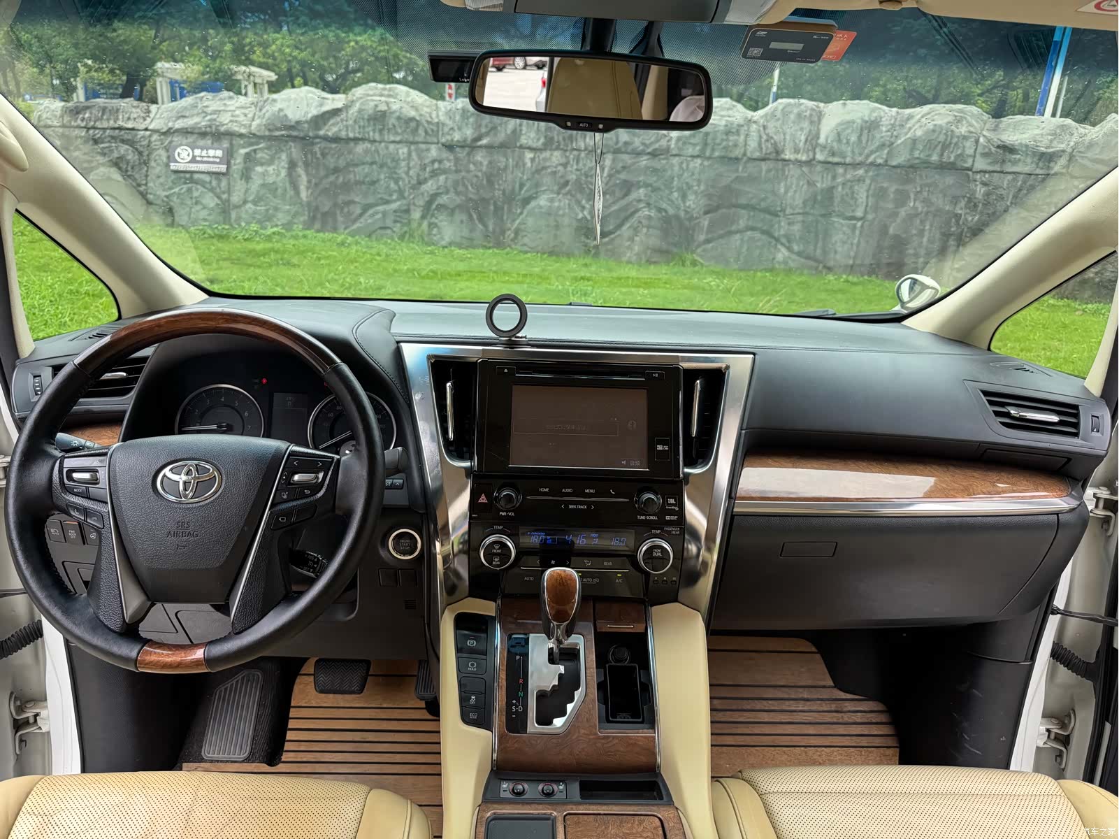 Toyota Alphard, 2016 9