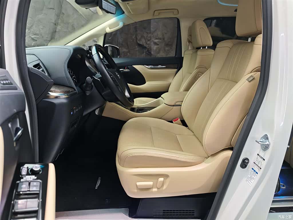 Toyota Alphard, 2022 8