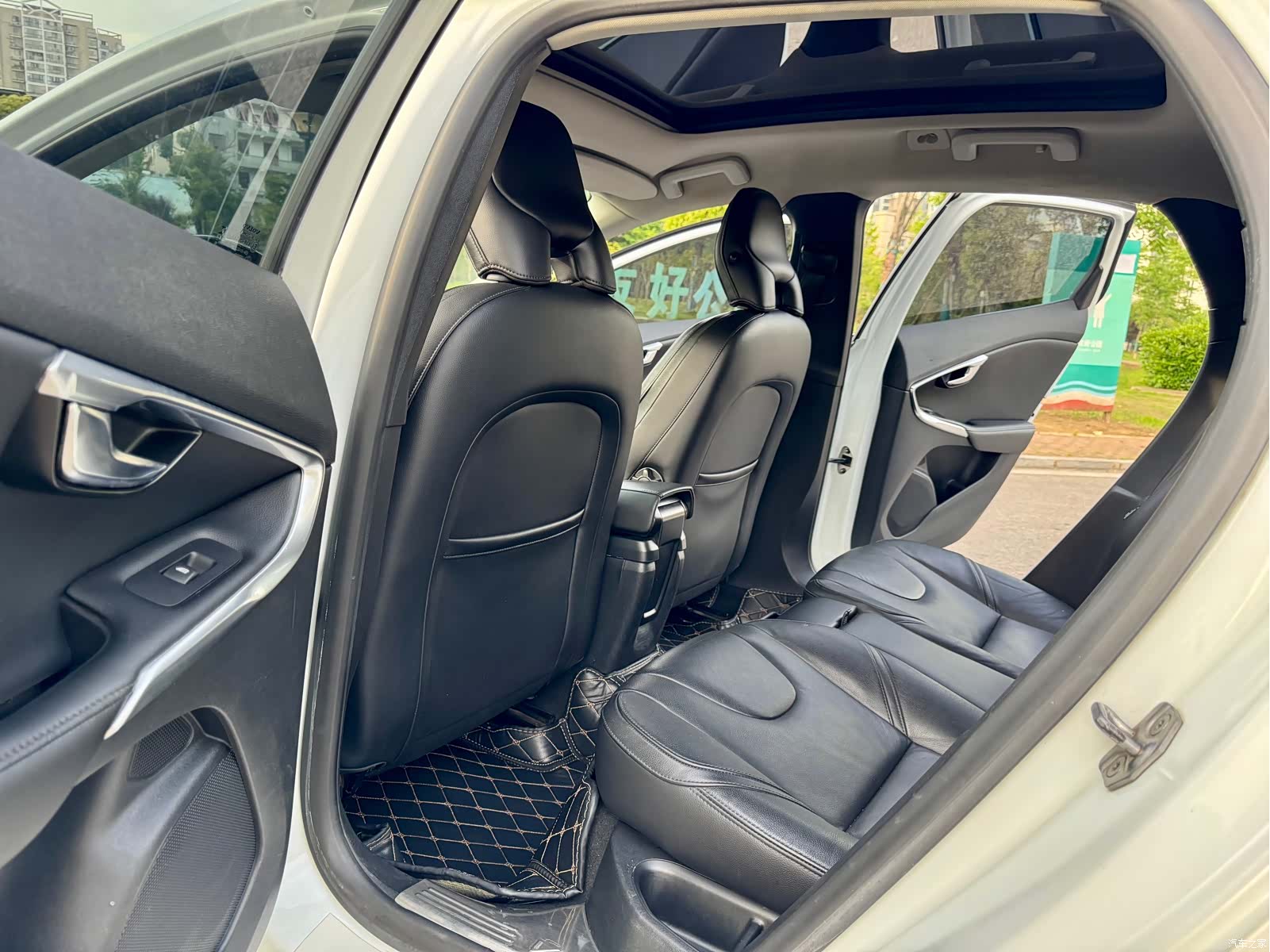Volvo V40, 2014 9