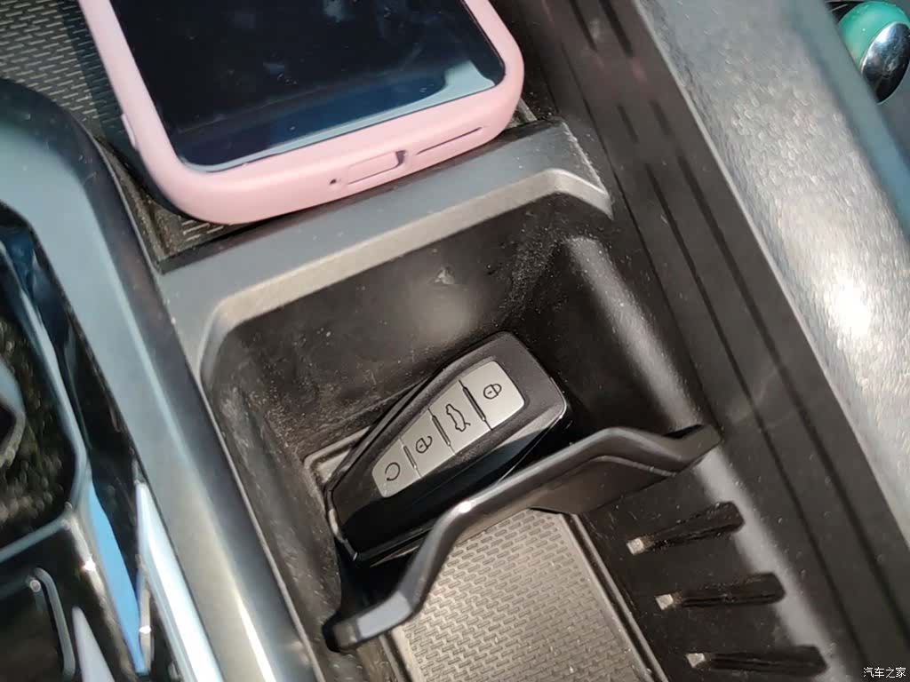 Geely Binray, 2022 17