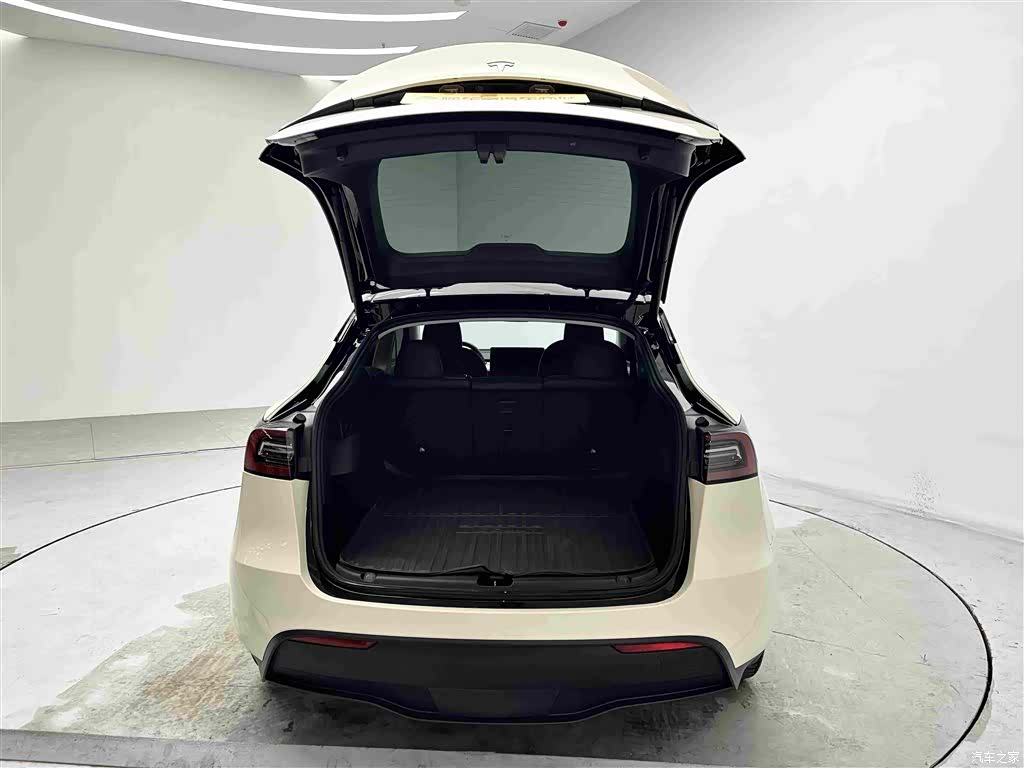 Tesla Model Y, 2023 15
