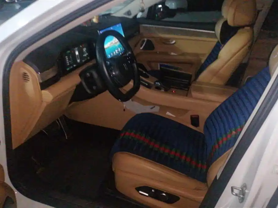 AITO Ask the world M5