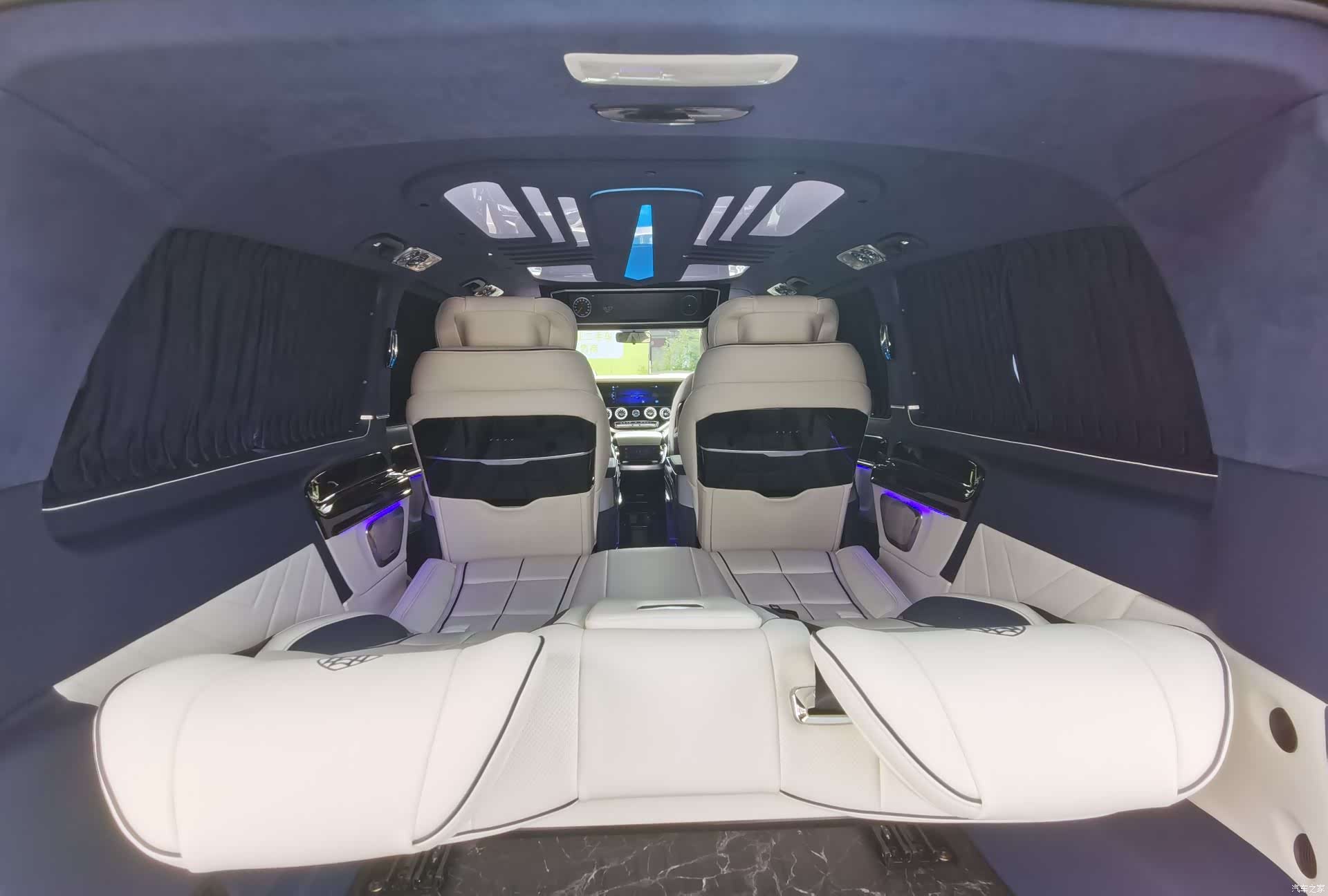 Mercedes-Benz 7, 2024 8