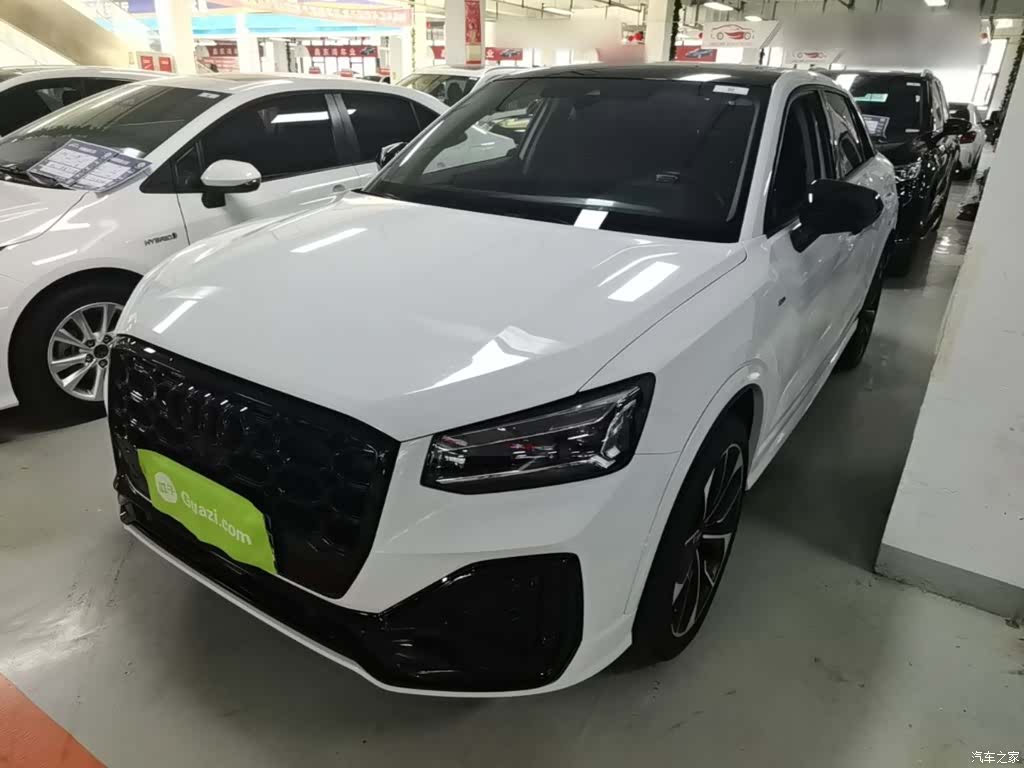 Audi Q2L, 2024 1