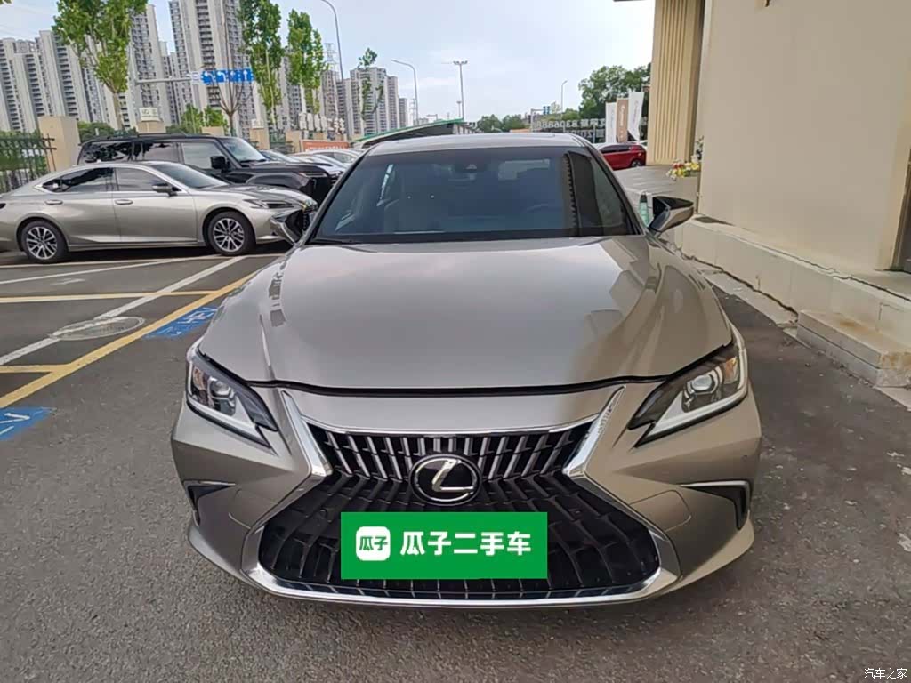 Lexus ES, 2024 3