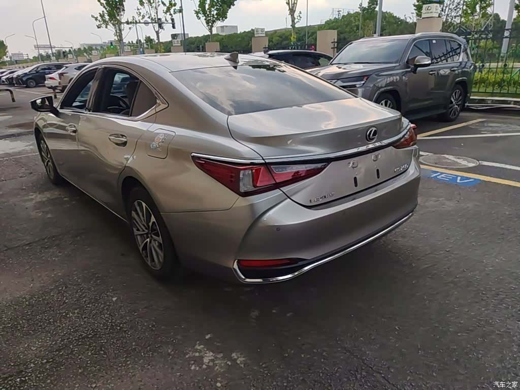 Lexus ES, 2024 все фото