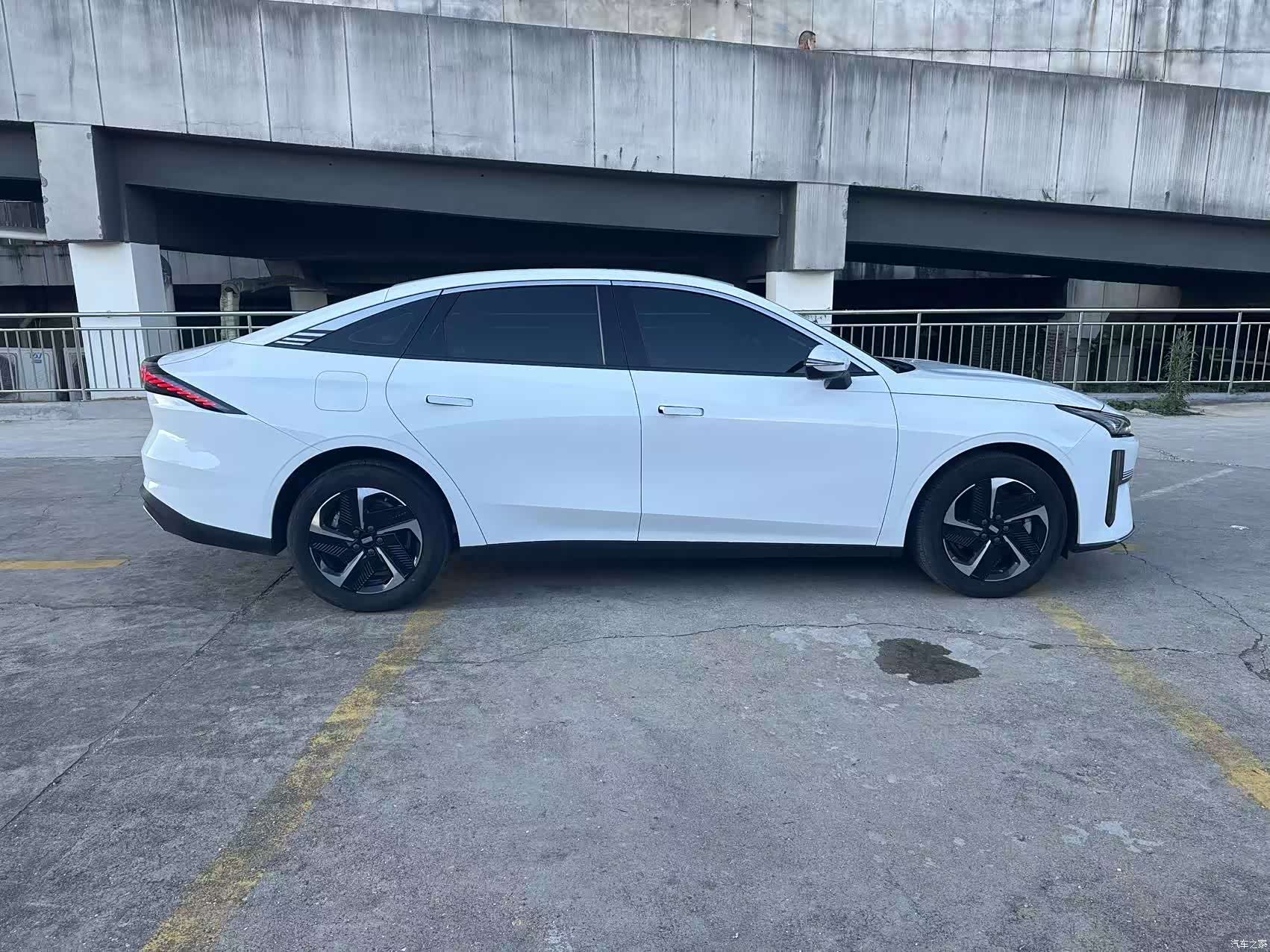 Geely Galaxy L6, 2024 4