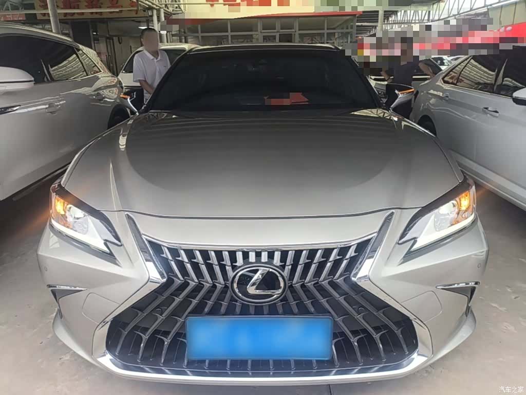 Lexus ES, 2022 3