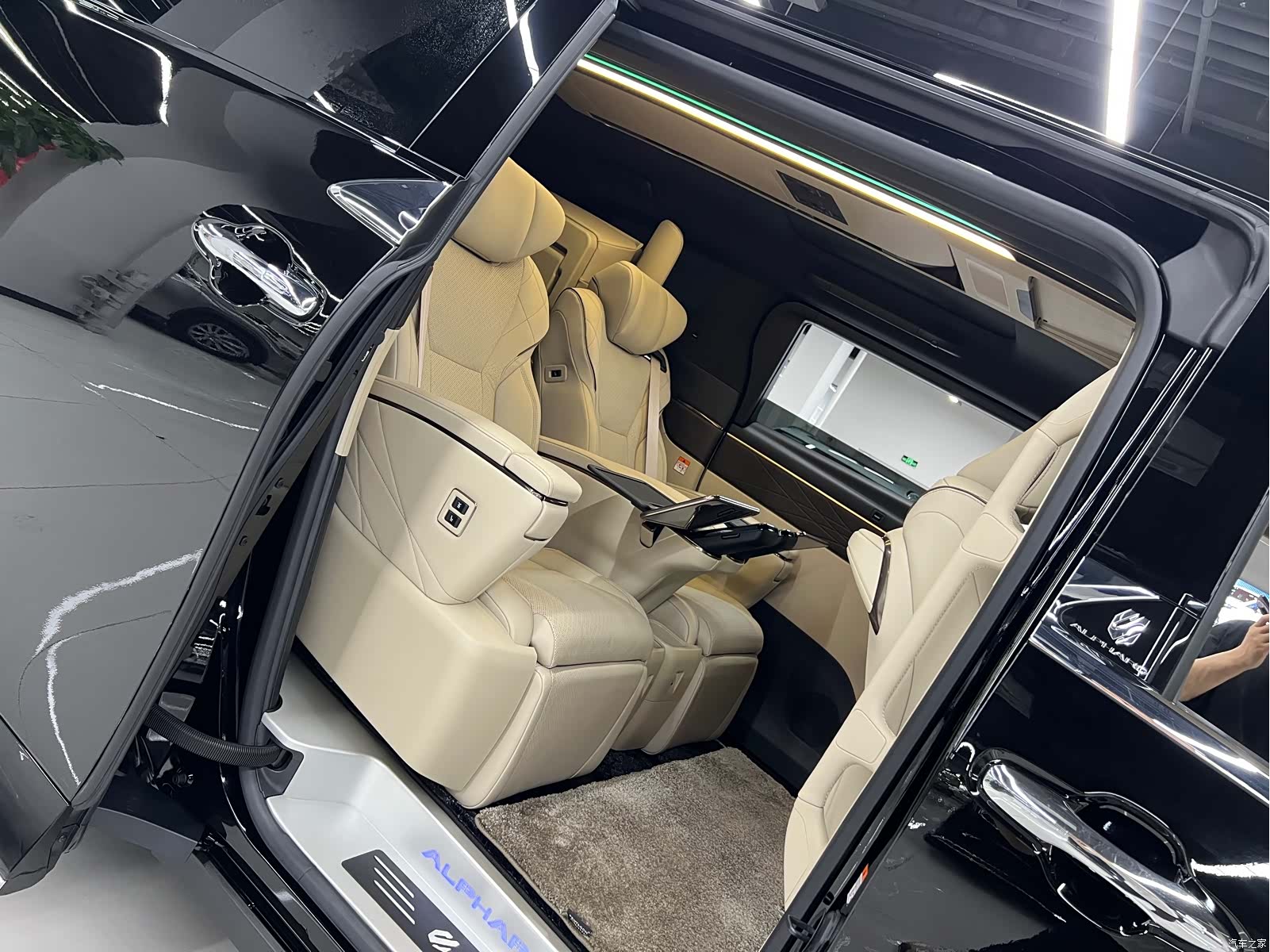 Toyota Alphard, 2025 13
