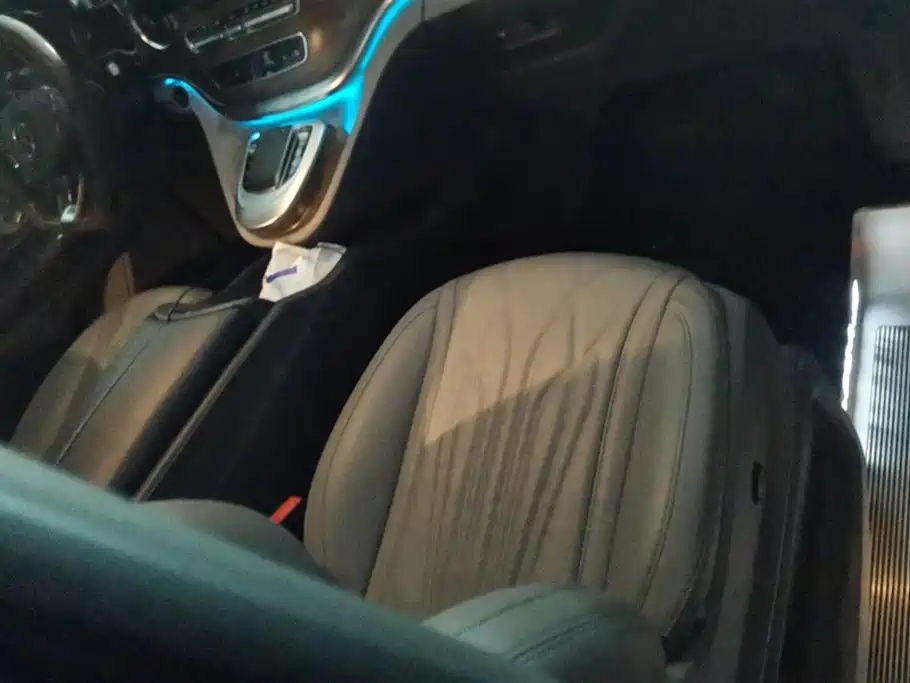 Mercedes-Benz V-class