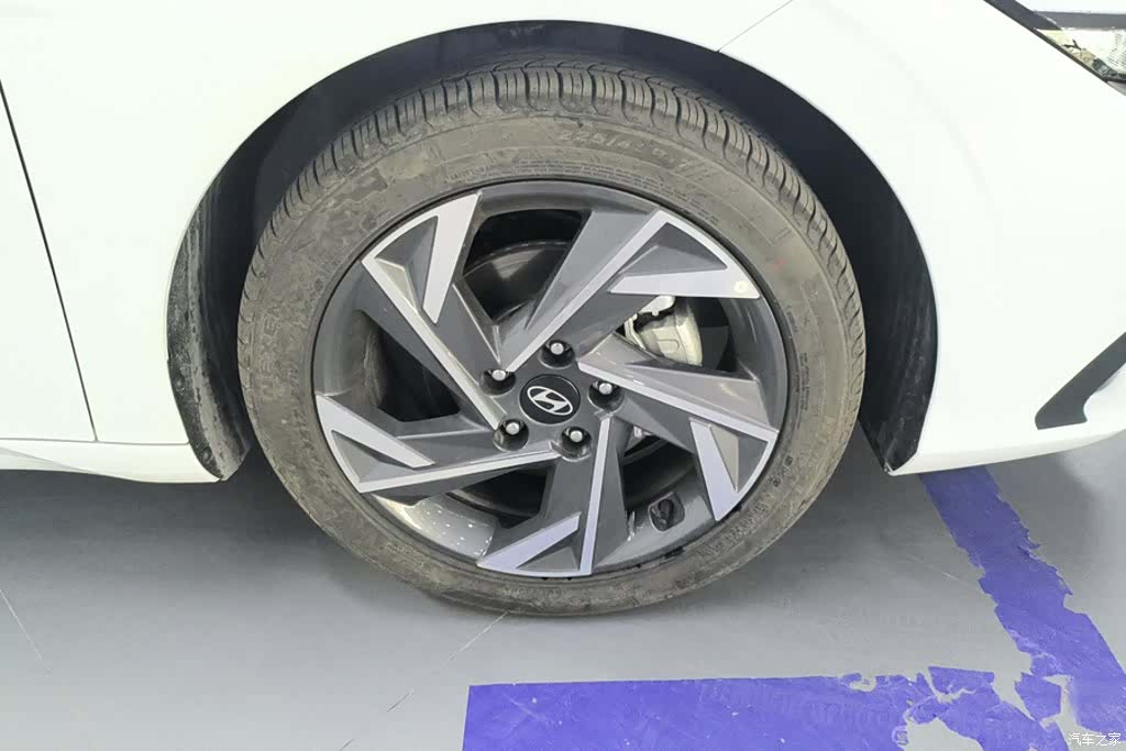 Hyundai Elantra, 2025 6