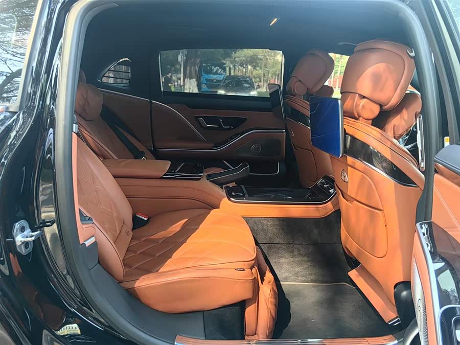 Mercedes-Benz Maybach S-Class 2024, фото 15