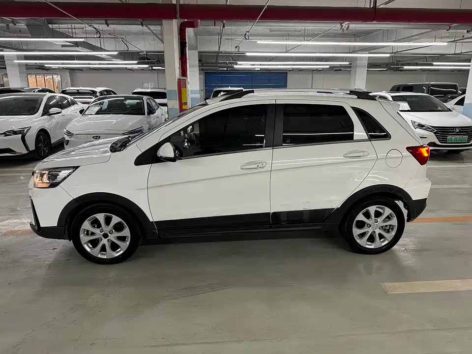 BAIC EC5