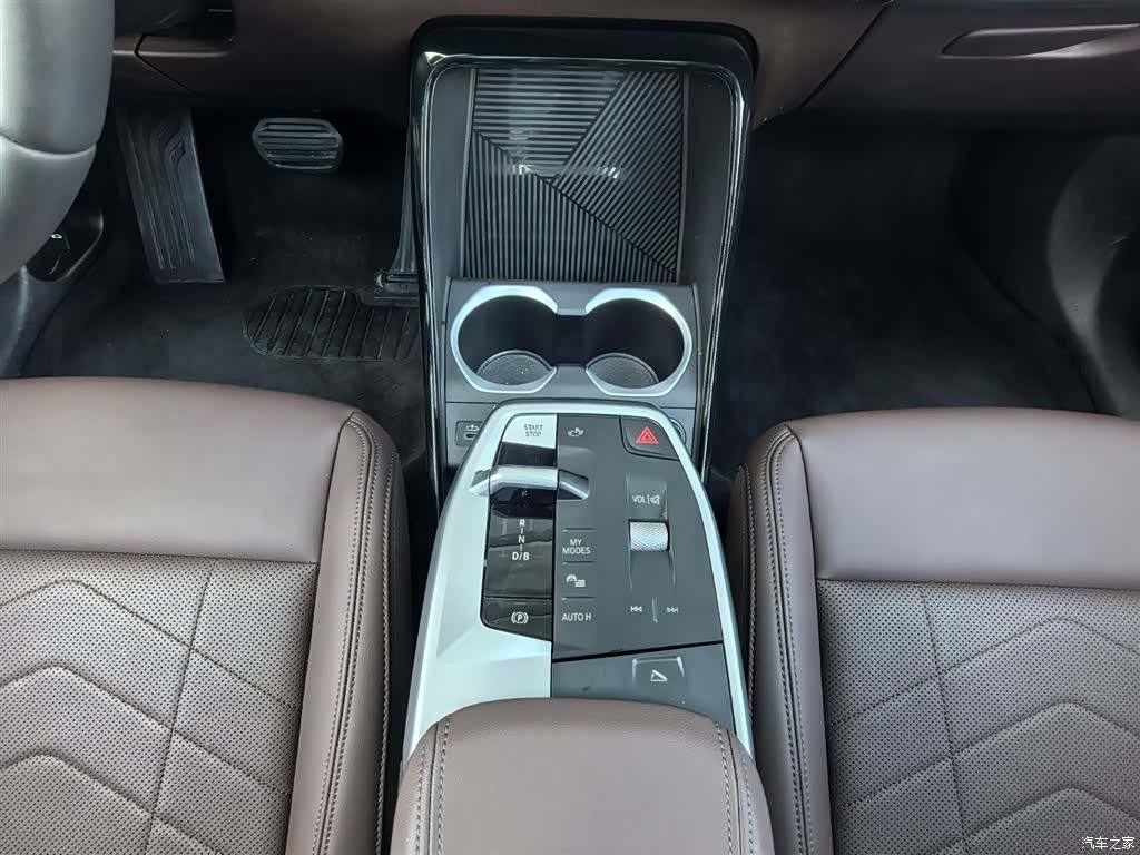 BMW iX1, 2025 14