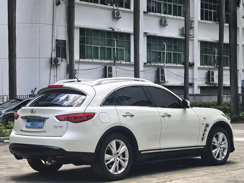Infiniti QX70 Infiniti QX70