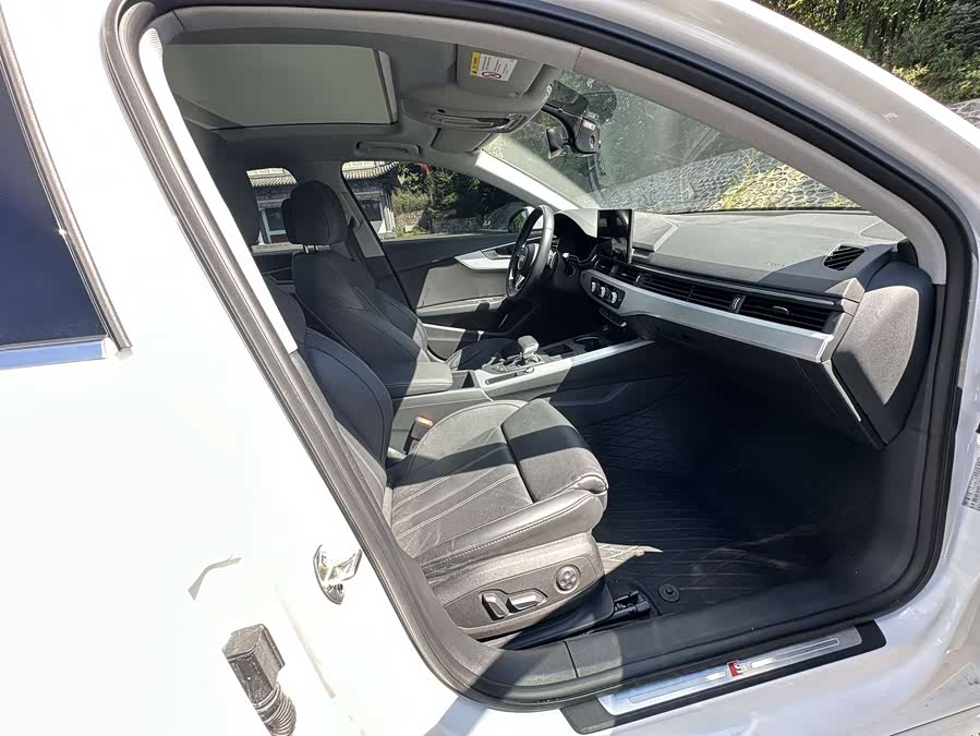 Audi A4L 2022, фото 18
