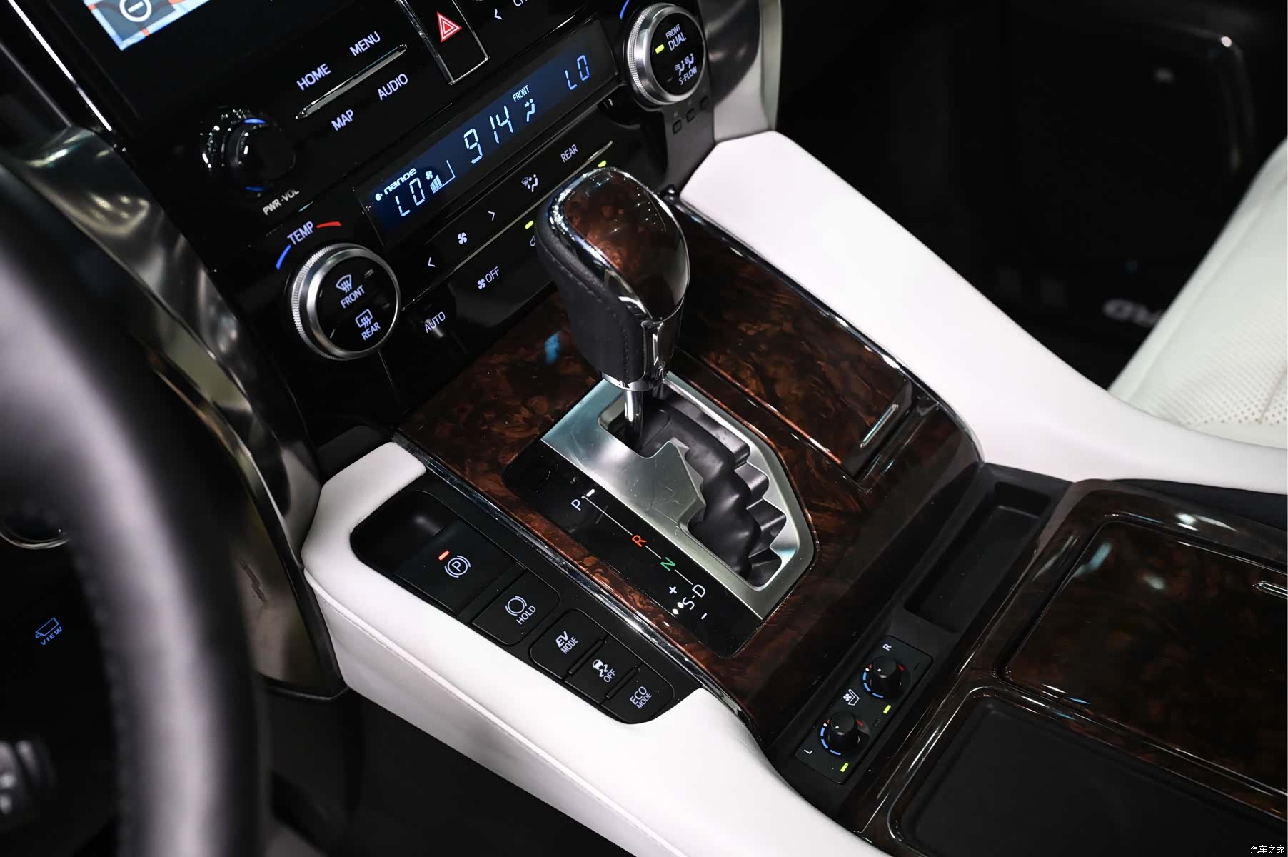 Toyota Alphard, 2022 14
