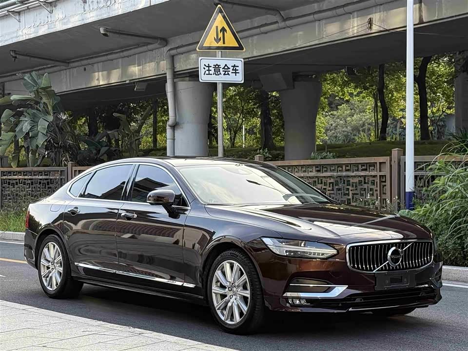 Volvo S90
