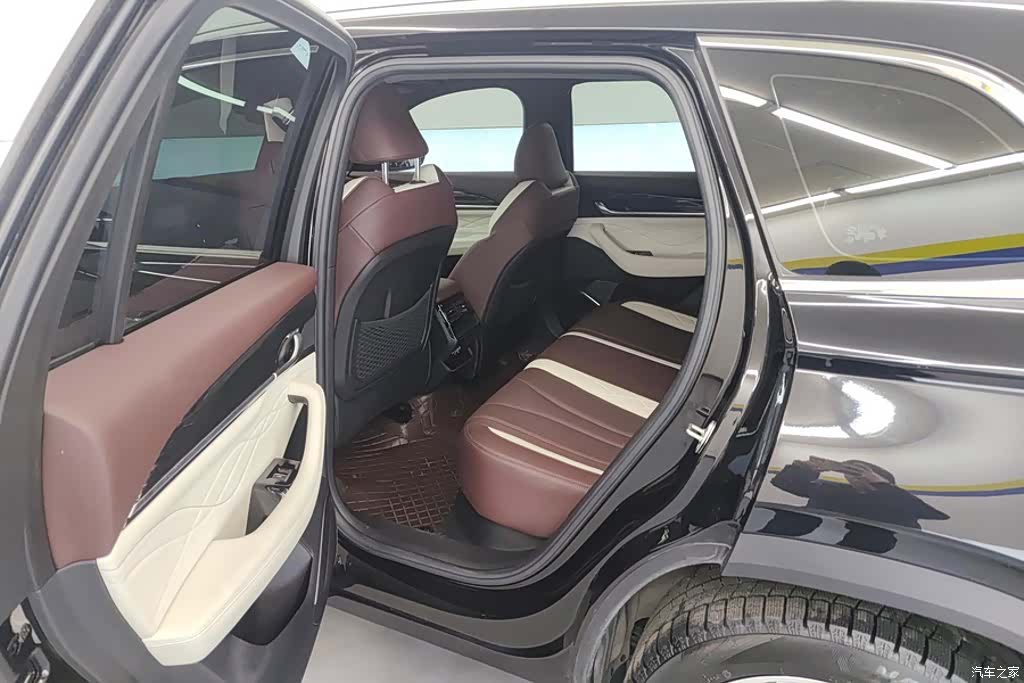 Geely Xingyue L, 2025 11
