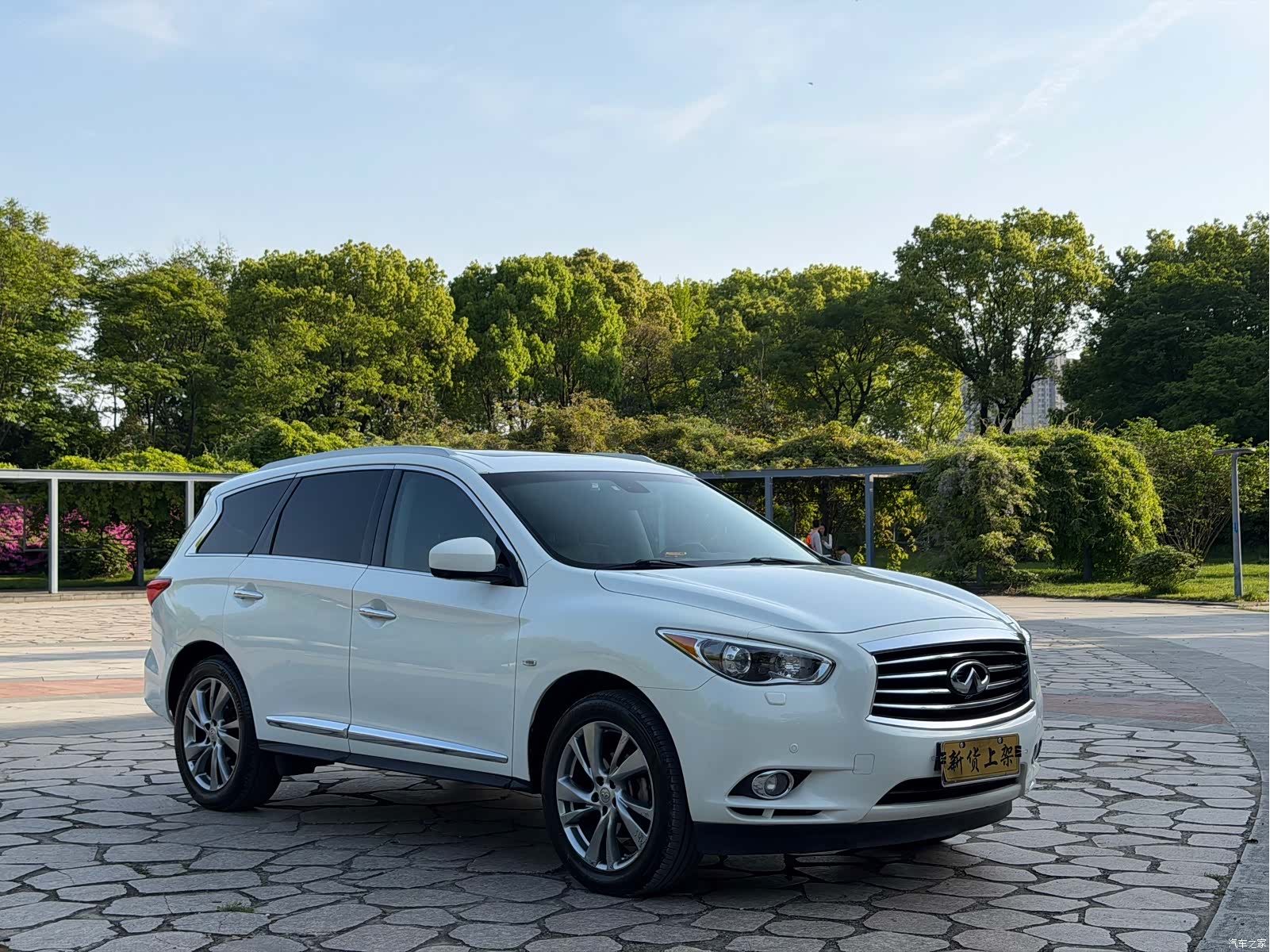 Infiniti JX35, 2015 9