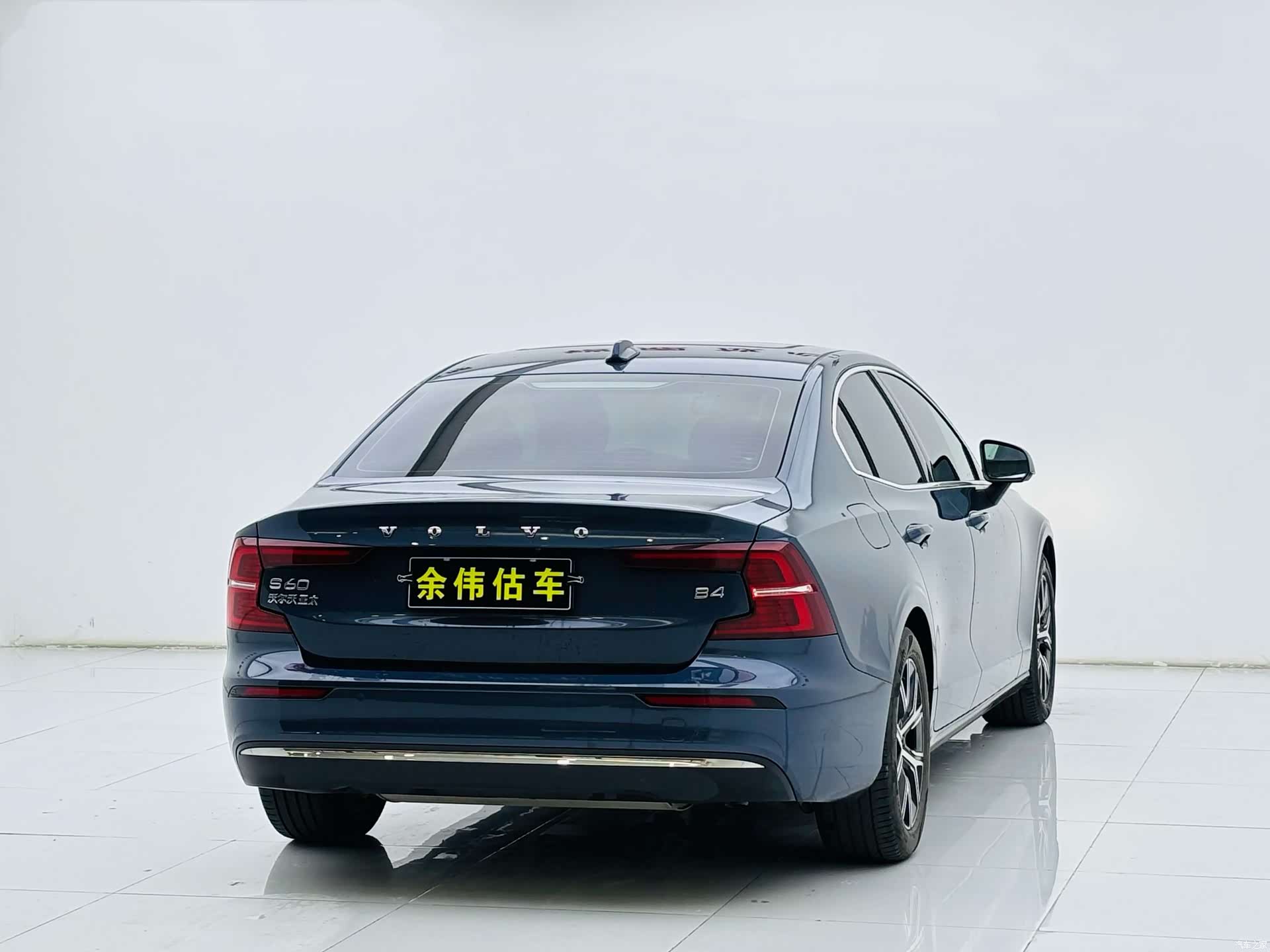 Volvo S60, 2023 все фото