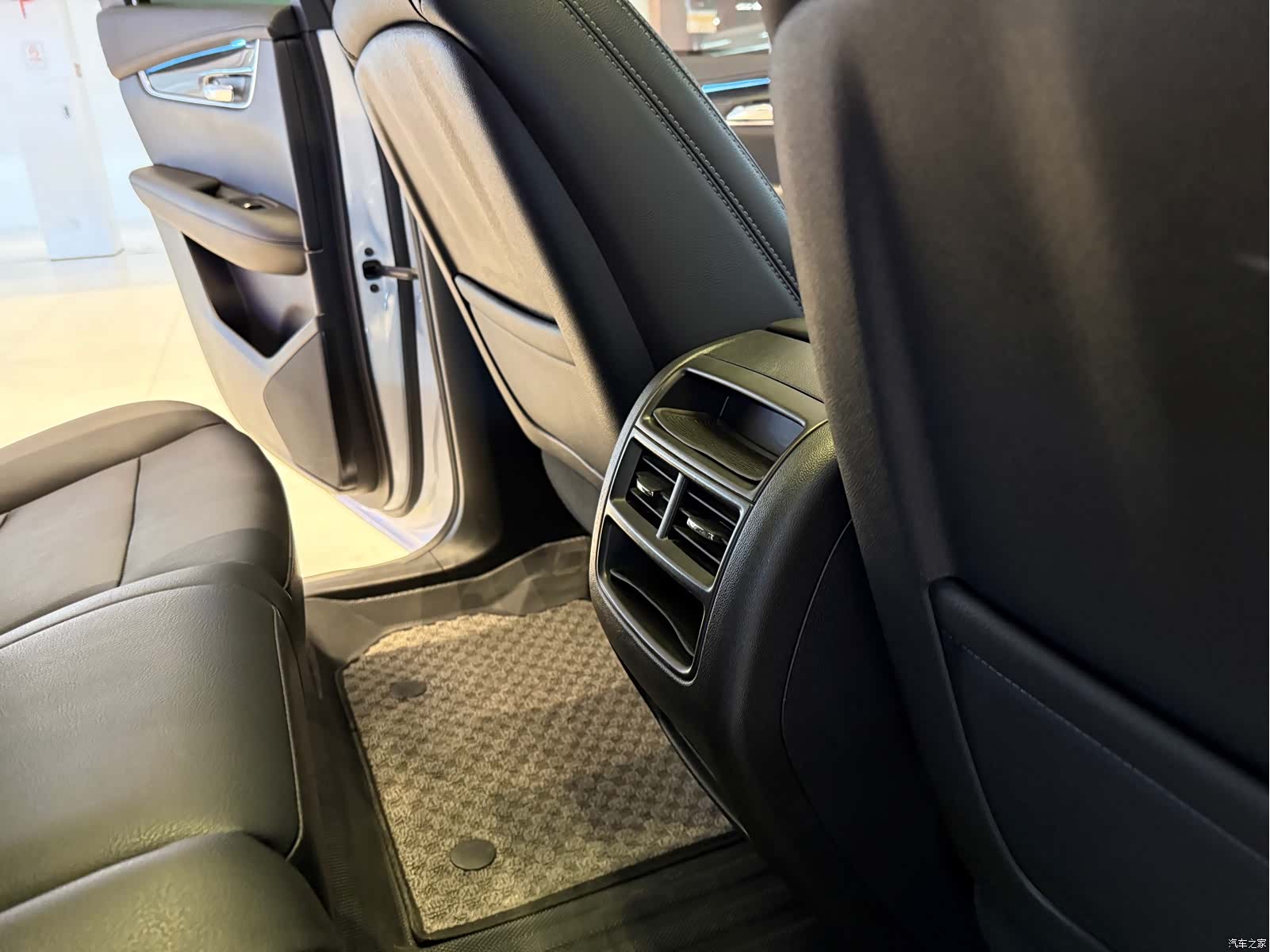 Cadillac XT5, 2022 14