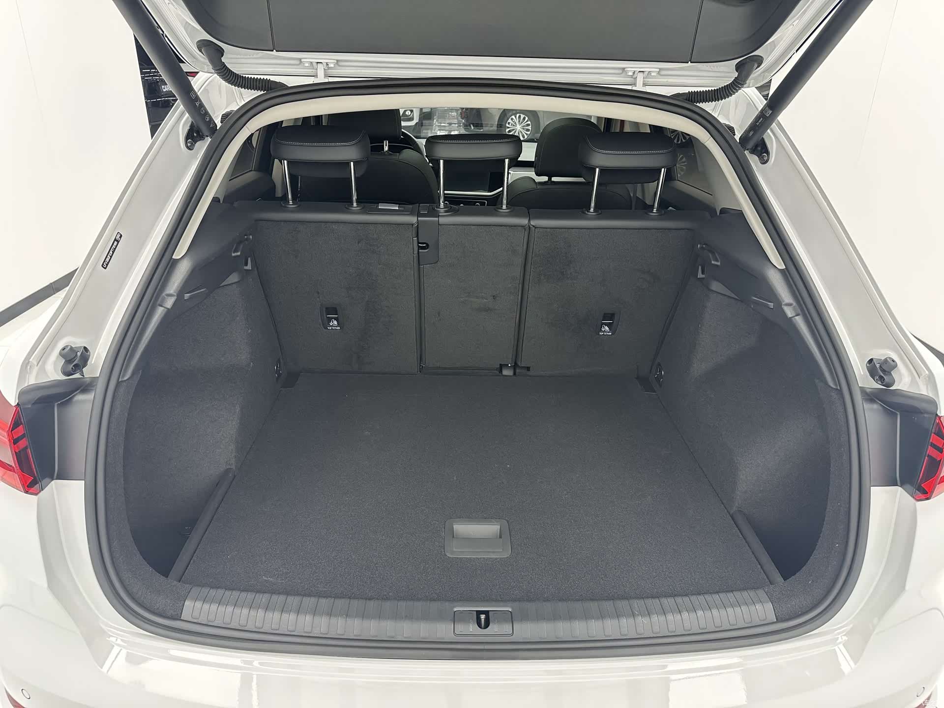 Audi Q3, 2023 18
