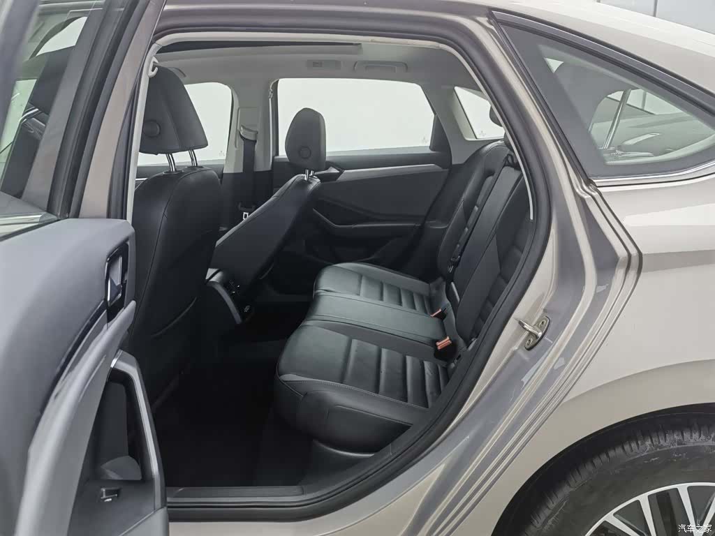 Volkswagen Sagitar, 2019 15