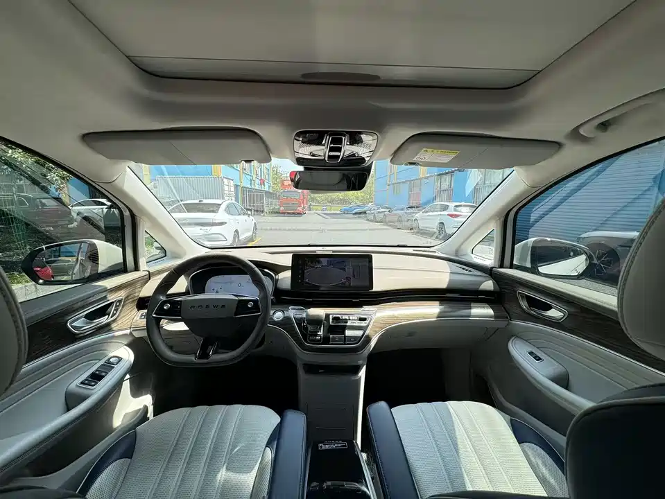 Roewe iMAX8
