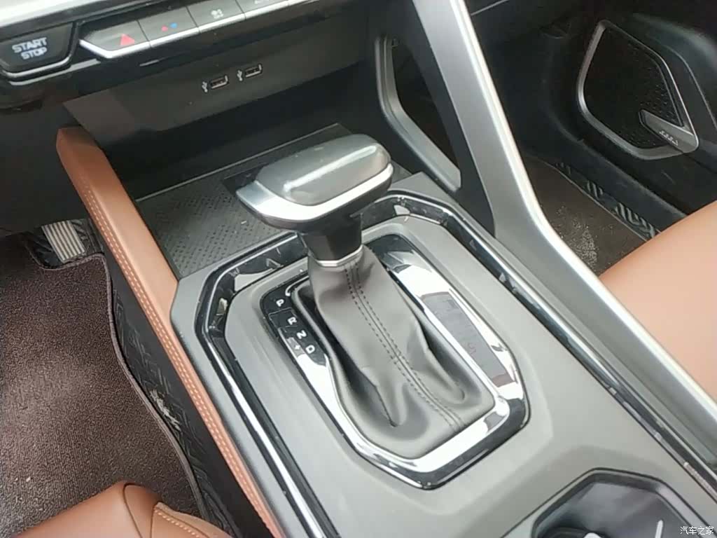 Geely X6, 2022 14