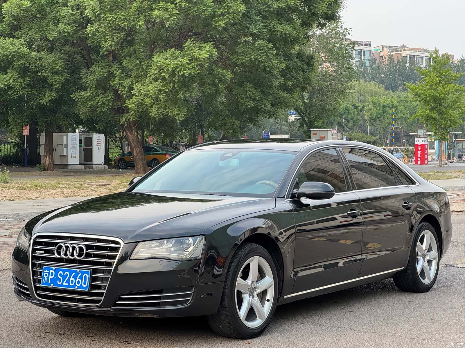 Audi A8L, 2011 1