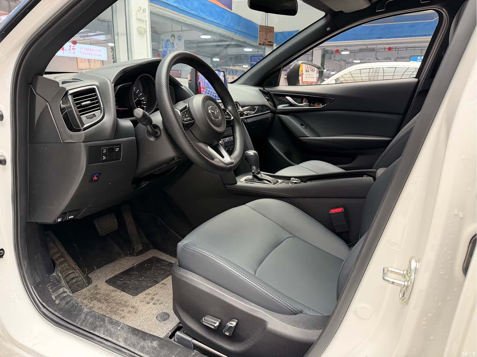 Mazda CX-4, 2023 все фото