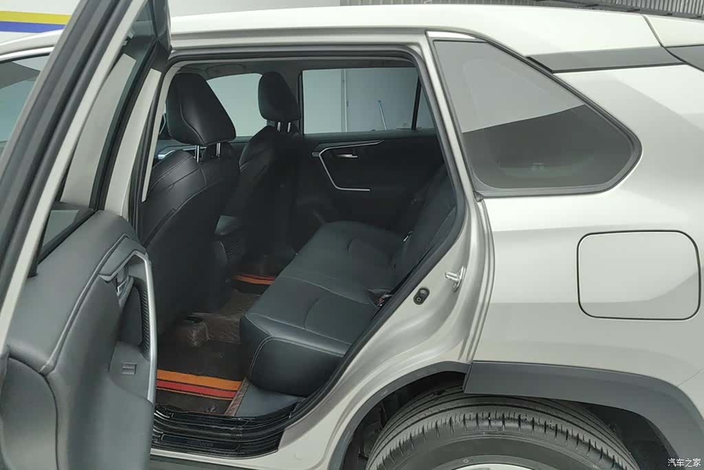 Toyota Wildlander, 2023 11