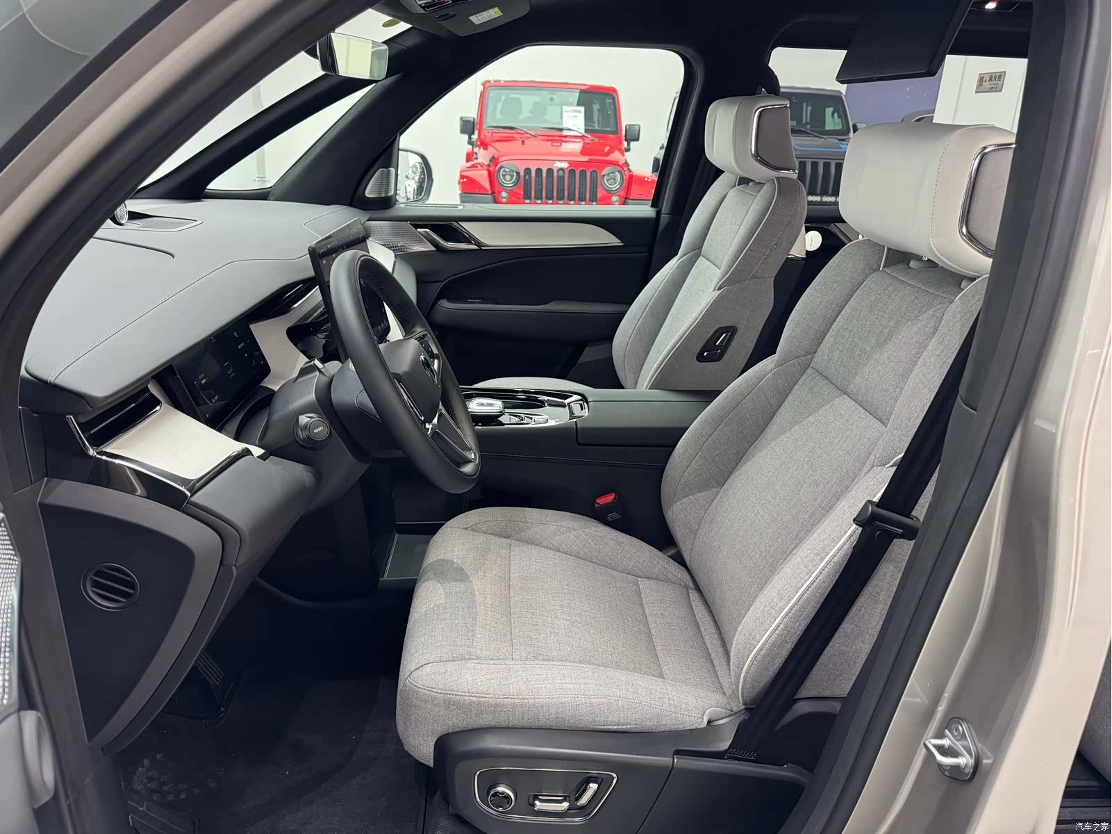 Volvo EM90, 2024 10
