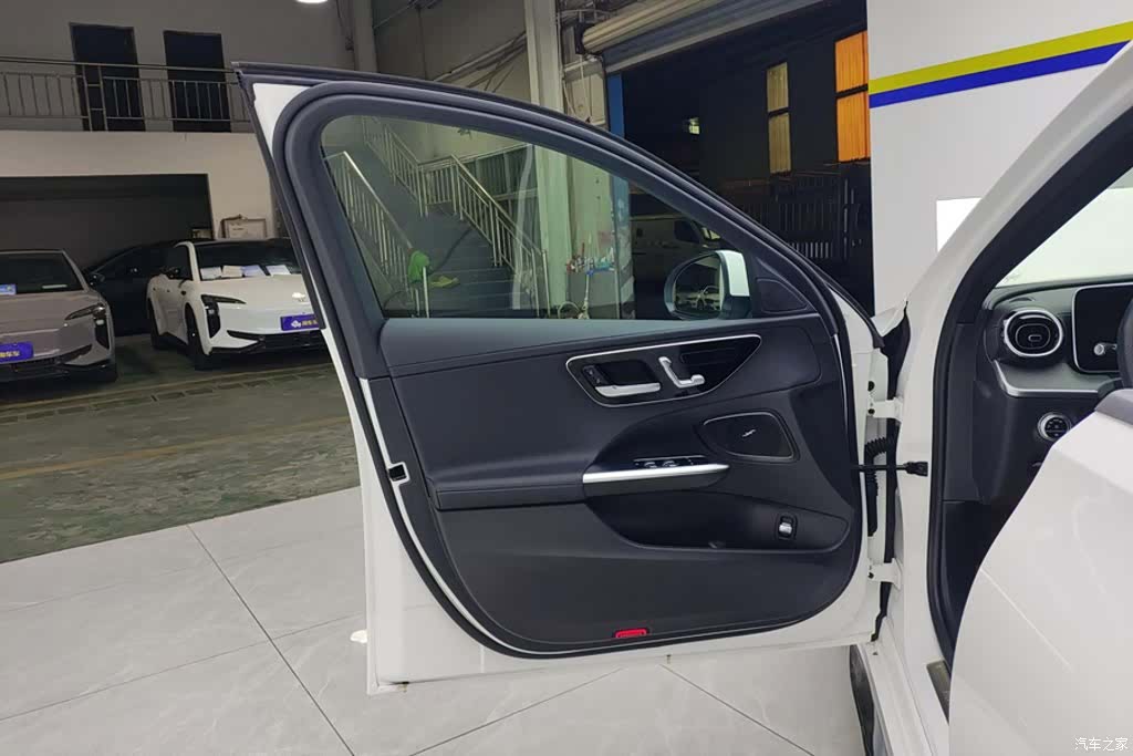 Mercedes-Benz C-Class, 2024 7