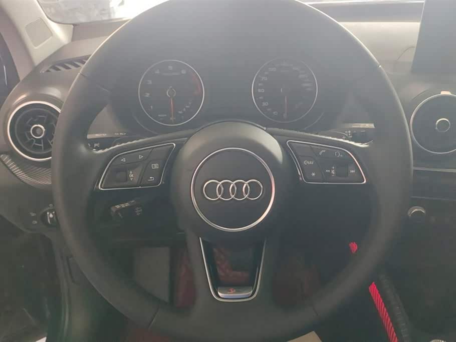 Audi Q2L Audi Q2L