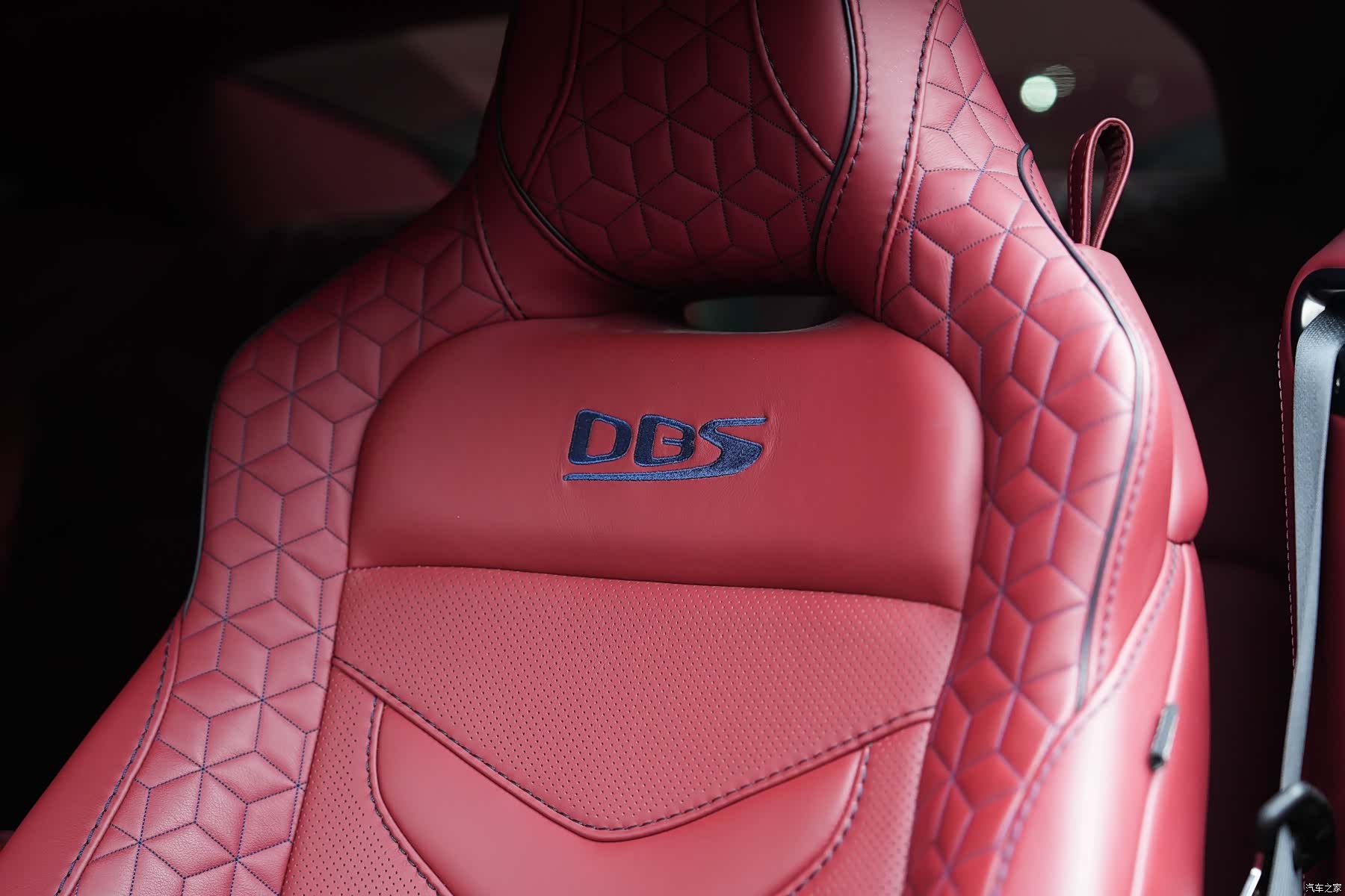 Aston Martin DBS, 2019 17
