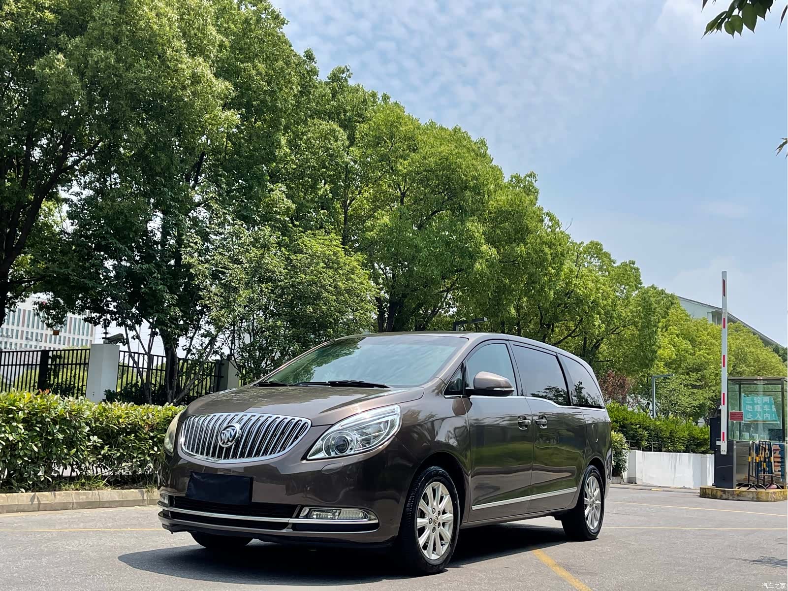 Buick GL8, 2013 1