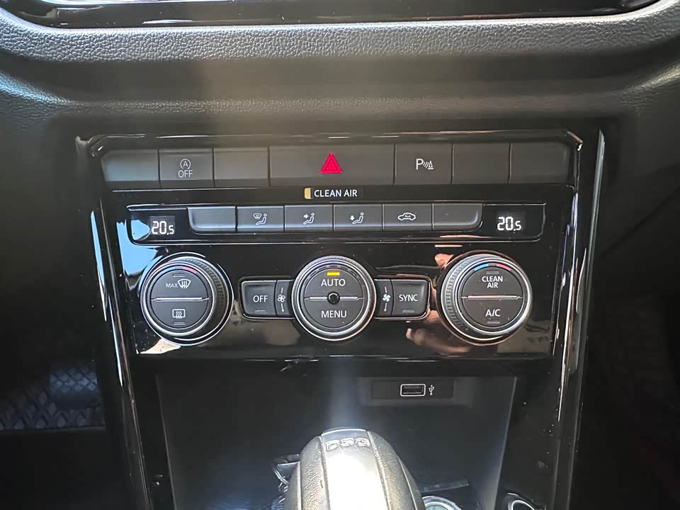 Volkswagen T-ROC exploring Songs