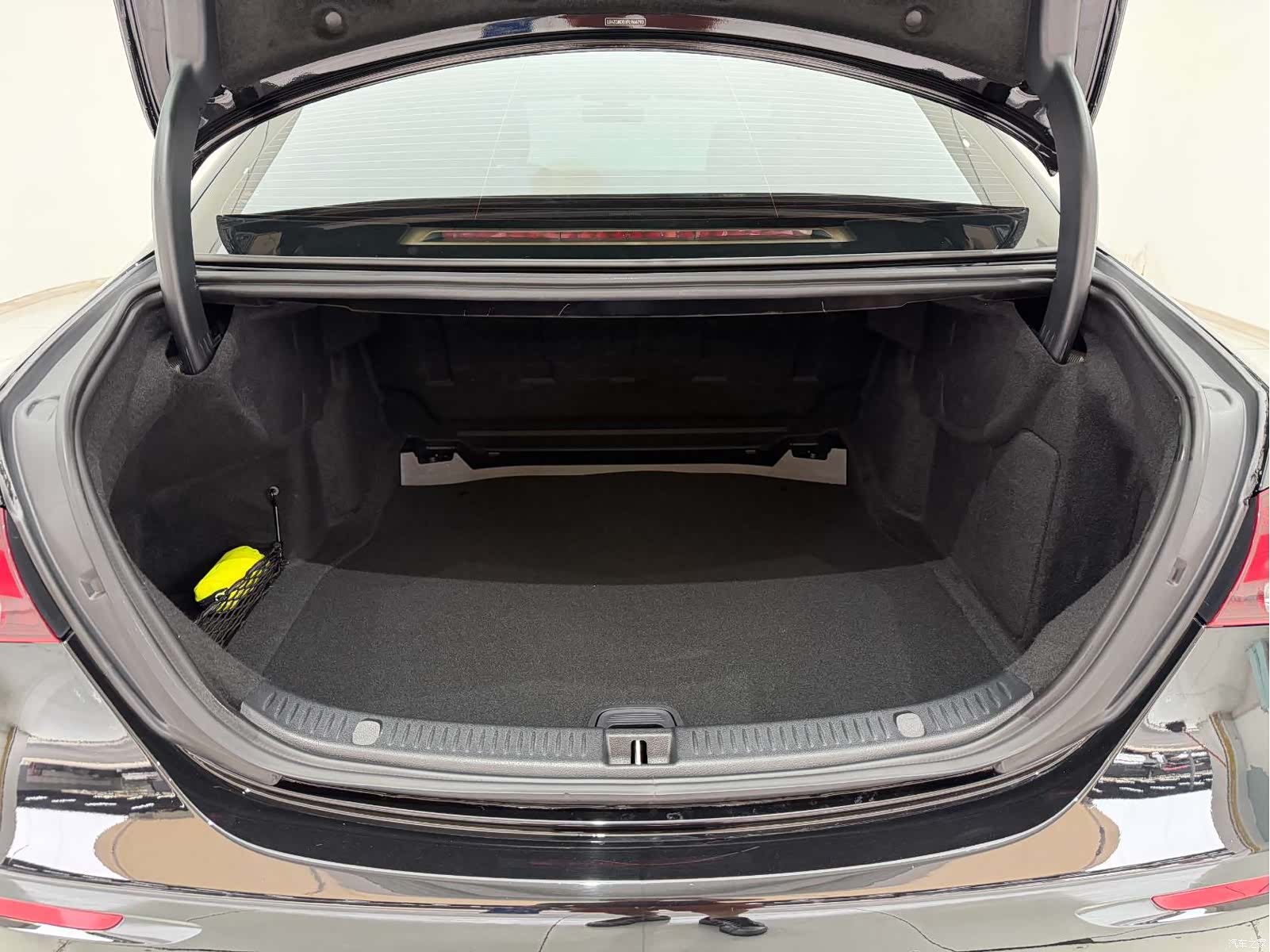 Mercedes-Benz E-Class, 2023 11