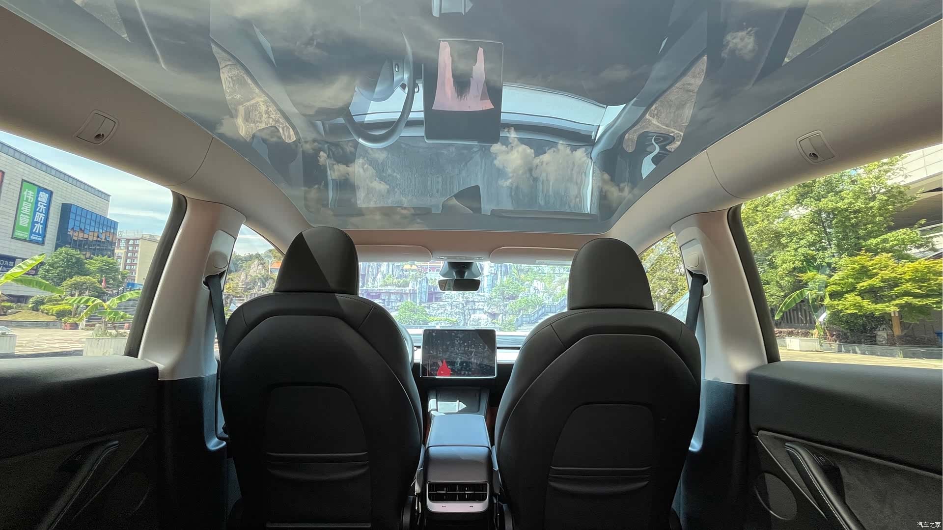 Tesla Model Y, 2024 16