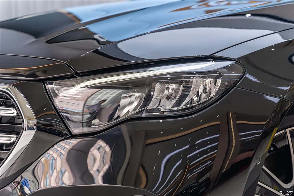 Mercedes-Benz E-Class, 2025 4