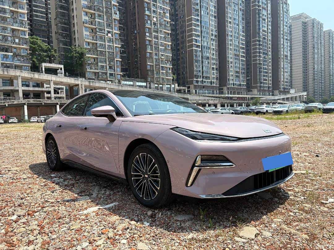 Geely 8, 2026 3