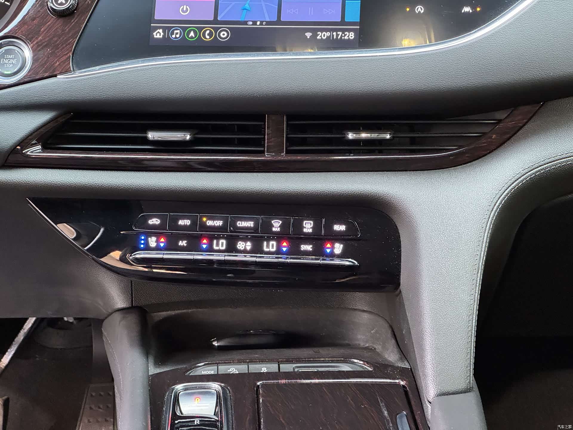 Buick Enclave, 2022 10