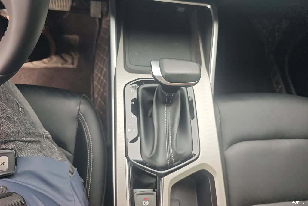 Geely Emgrand, 2023 16