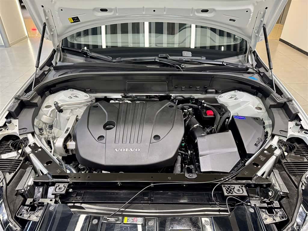 Volvo XC60, 2025 11