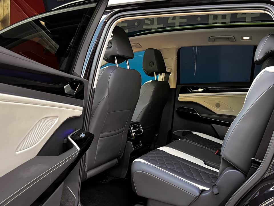 Volkswagen ID.6 CROZZ