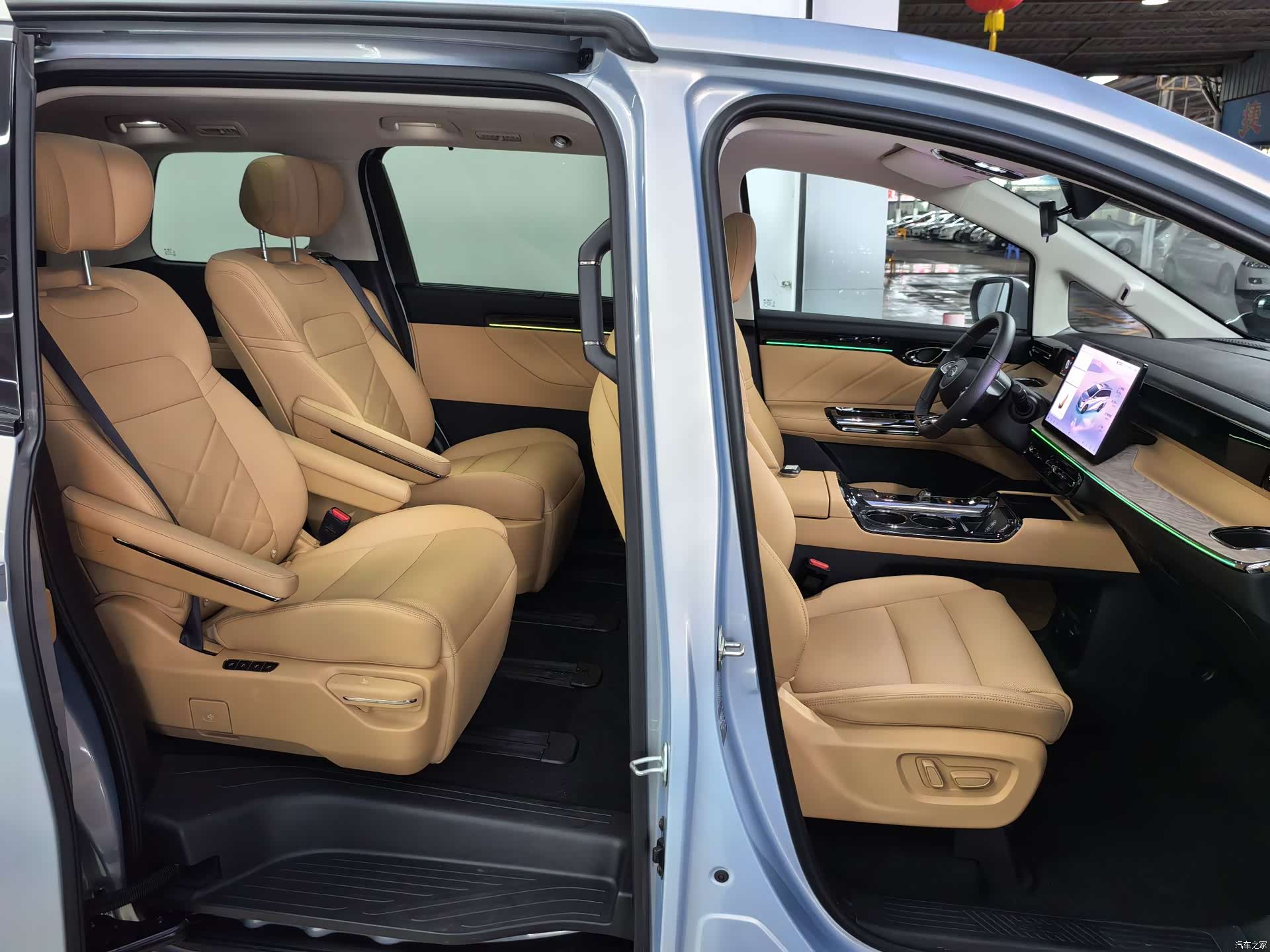 Trumpchi E8, 2024 11