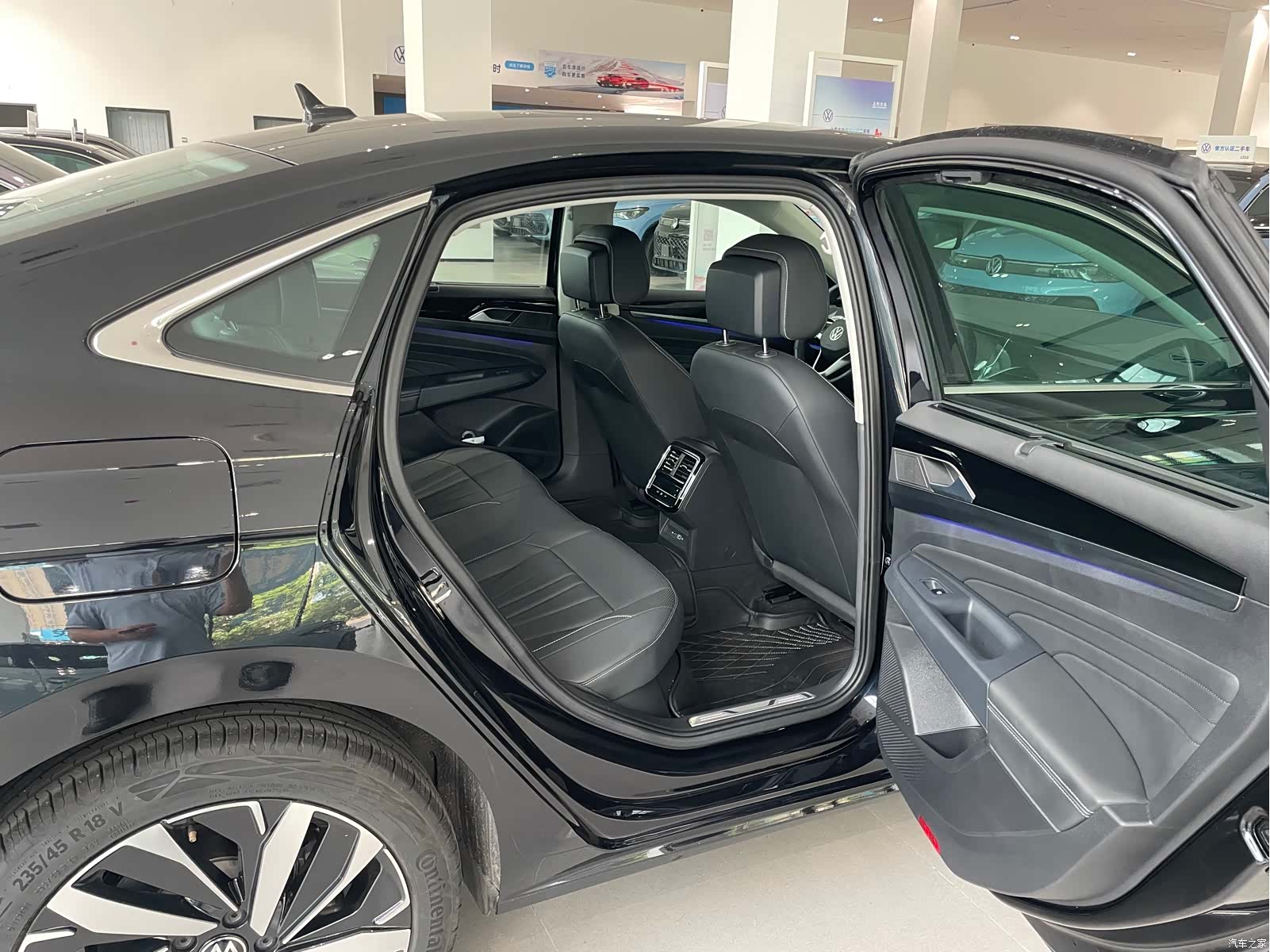 Volkswagen Passat, 2025 все фото